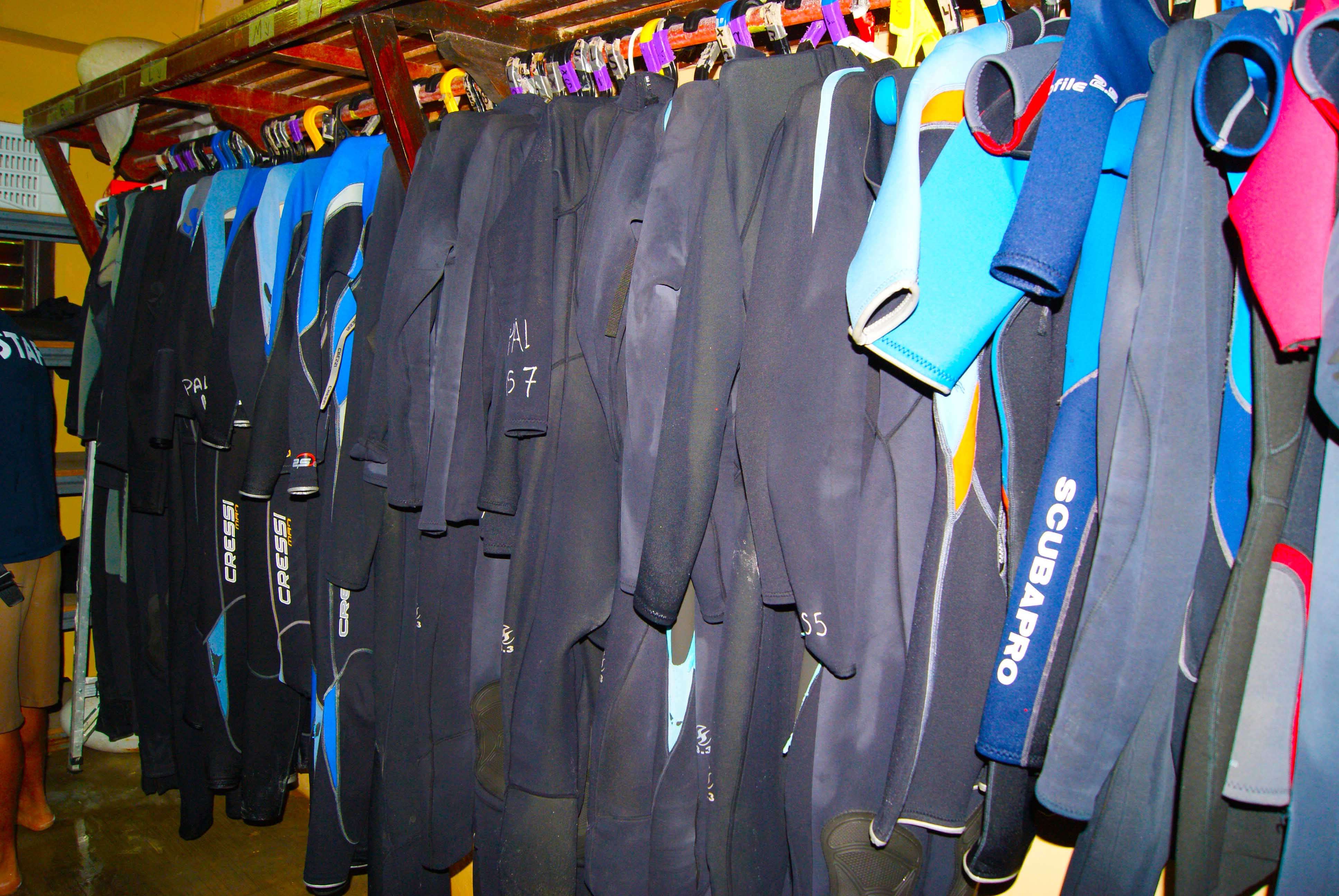 Wetsuits of different sizes, colors and tastes! In perfect conditions!
