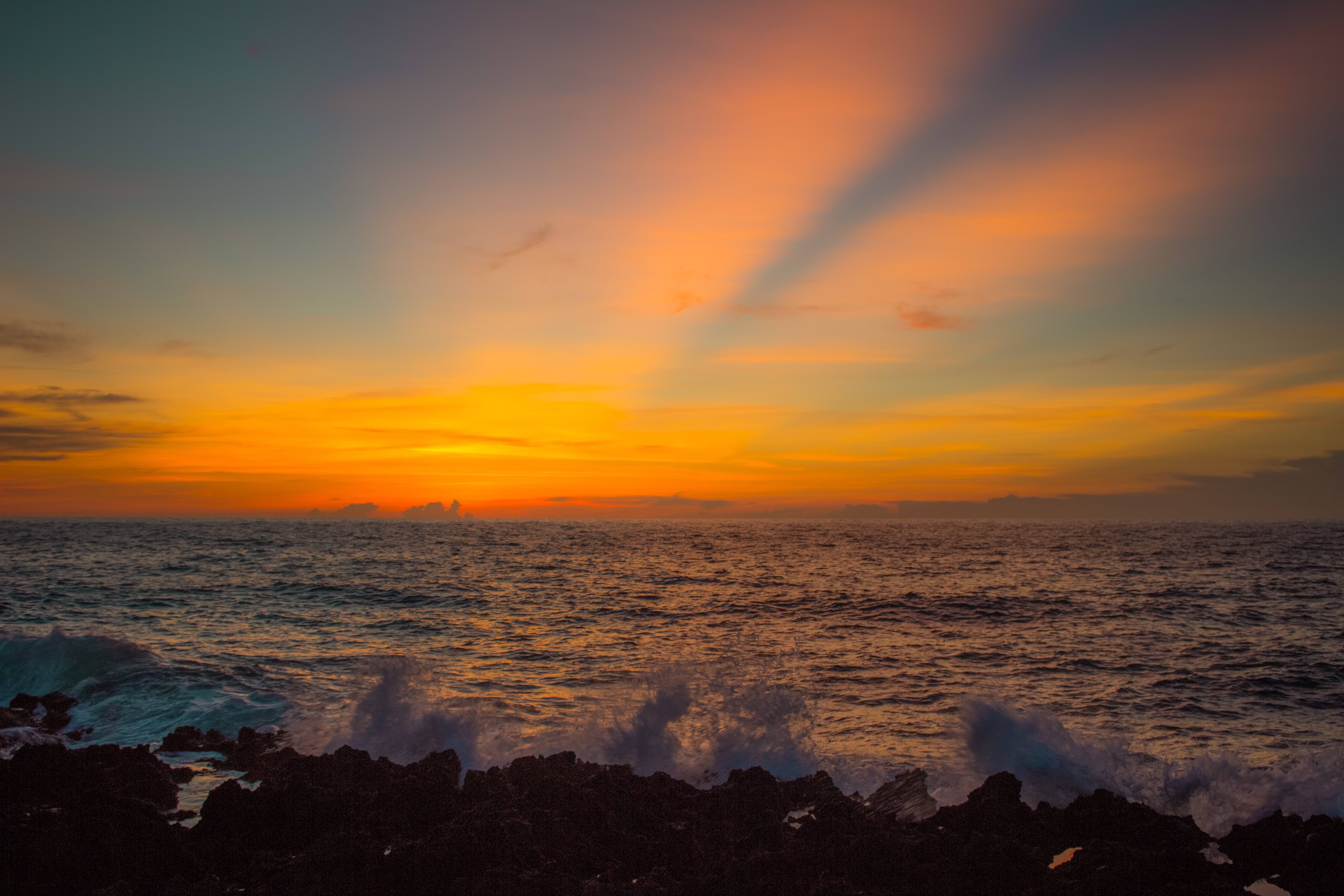 Best Places to Catch a Fiery Roatan Sunset - Coconut Tree Divers